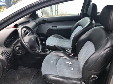 Peugeot 206 - 1.4 Gentry Premium /Airco/ Nieuwe APK - 1