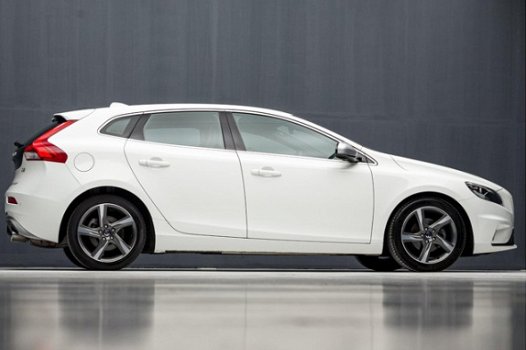 Volvo V40 - 1.6 D2 R-Design Sport (NAVIGATIE, ALCANTARA, DIGITAL COCKPIT, CLIMATE. PARKEERSENS, SFEE - 1