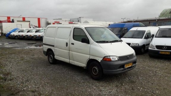 Toyota HiAce - 2.5 D4-D 90 Base - 1