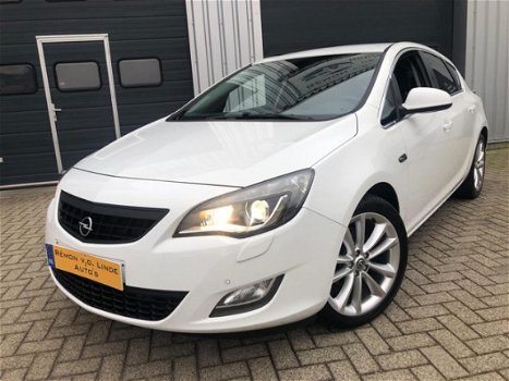 Opel Astra - 1.4 Turbo Cosmo NAVI/ECC/BI-XENON/DEALERONDERHOUDEN/NIEUWSTAAT/RCD/WW-GLAS - 1