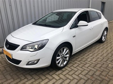 Opel Astra - 1.4 Turbo Cosmo NAVI/ECC/BI-XENON/DEALERONDERHOUDEN/NIEUWSTAAT/RCD/WW-GLAS - 1