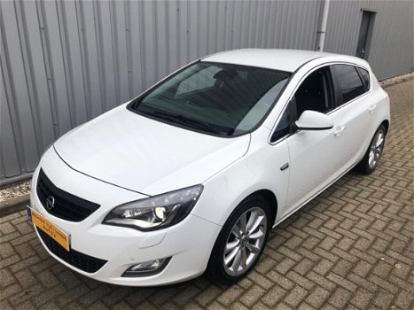 Opel Astra - 1.4 Turbo Cosmo NAVI/ECC/BI-XENON/DEALERONDERHOUDEN/NIEUWSTAAT/RCD/WW-GLAS - 1