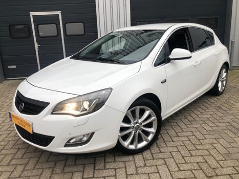 Opel Astra - 1.4 Turbo Cosmo NAVI/ECC/BI-XENON/DEALERONDERHOUDEN/NIEUWSTAAT/RCD/WW-GLAS - 1