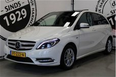 Mercedes-Benz B-klasse - 180 Ambition AUTOMAAT PANORAMADAK TREKHAAK 1/2 LEDER XENON