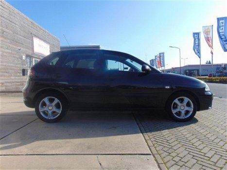 Seat Ibiza - 1.2-12V Trendstyle /3e Eigen/Apk 10-2020/Airco/Cruise contr/Distr. ketting/5 Drs/Trekha - 1