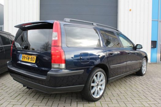 Volvo V70 - 2.3 T-5 Comfort Line /Navigatie/Leer/7- Persoons/Young timer/250 Pk - 1