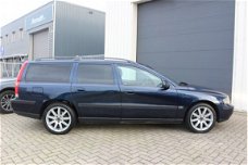 Volvo V70 - 2.3 T-5 Comfort Line /Navigatie/Leer/7- Persoons/Young timer/250 Pk