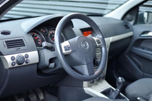 Opel Astra Wagon - 1.6 Temptation Airco / Cruise / LM Velgen / Nette staat - 1