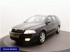 Skoda Octavia Combi - 1.6 FSI Elegance OrigNL | Parkeersensoren | Trekhaak | Navi