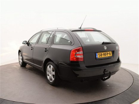 Skoda Octavia Combi - 1.6 FSI Elegance OrigNL | Parkeersensoren | Trekhaak | Navi - 1