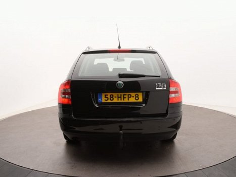 Skoda Octavia Combi - 1.6 FSI Elegance OrigNL | Parkeersensoren | Trekhaak | Navi - 1