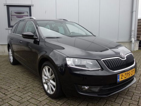 Skoda Octavia Combi - 1.6 TDI Aut7 Xen/Led Trekhaak Stoelverw Ambition Businessline - 1