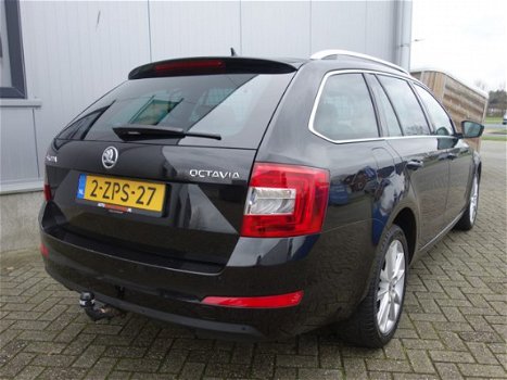 Skoda Octavia Combi - 1.6 TDI Aut7 Xen/Led Trekhaak Stoelverw Ambition Businessline - 1