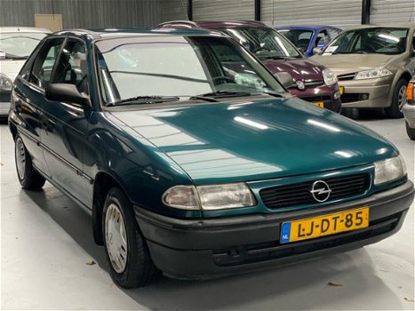 Opel Astra - 1.6i Young 2de eig Nap youngtimee - 1