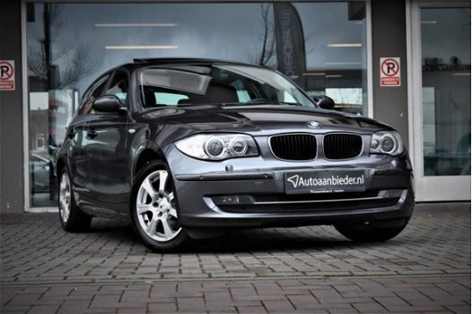 BMW 1-serie - 116i / Panorama / Stoelverwarm. / Climate c. / PDC - 1