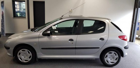 Peugeot 206 - 1.4 5D XT 5drs - 1