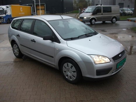 Ford Focus Wagon - 1.6 TDCI Ambiente airco - 1