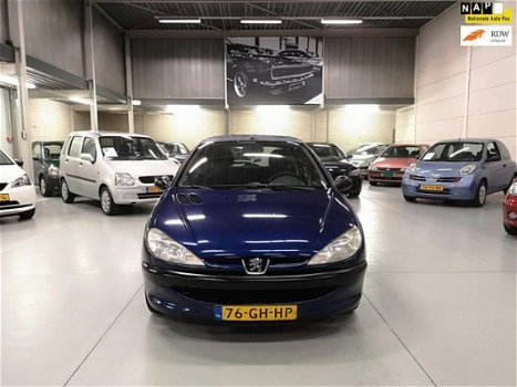 Peugeot 206 - 1.1 XR NAP|LANGE APK|ELEK|BOEKJES|5D|GOEDESTAAT - 1