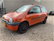 Renault Twingo - 1.2 Comfort Rijdt en schakelt perfect 100% technisch in orde APK TOT MAART 2020 - 1 - Thumbnail