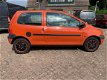 Renault Twingo - 1.2 Comfort Rijdt en schakelt perfect 100% technisch in orde APK TOT MAART 2020 - 1 - Thumbnail