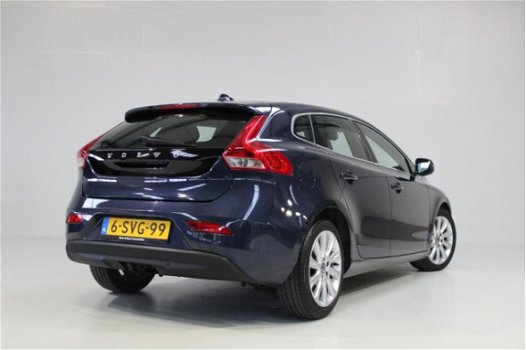 Volvo V40 - 1.6 D2 Momentum panoramadak/ nette staat / dealer onderhouden - 1