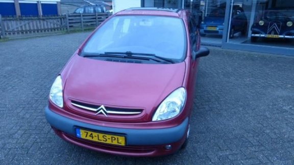 Citroën Xsara Picasso - 2.0i-16V Différence - 1