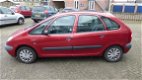 Citroën Xsara Picasso - 2.0i-16V Différence - 1 - Thumbnail