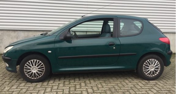 Peugeot 206 - 1.4 XR Nwe distributie | Rijklaarprijs! - 1