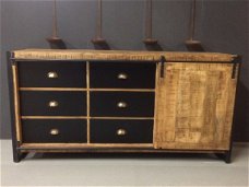 Industrieel dressoir