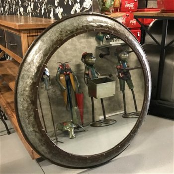 Grote spiegel met metalen rand - 1