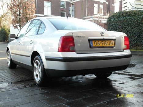 Volkswagen Passat - 1.8-5V Comfortline - 1