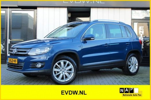 Volkswagen Tiguan - 2.0 TDI Track&Field 4Motion Panodak, Navi, Camera - 1