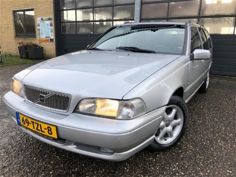 Volvo V70 - 2.5 TDI Europa trekhaak top auto - 1