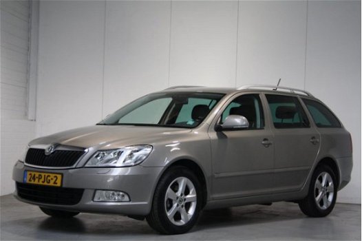 Skoda Octavia Combi - 1.2 TSI Elegance Business Line NAVI|LEER|TREKHAAK|PDC|XENON - 1