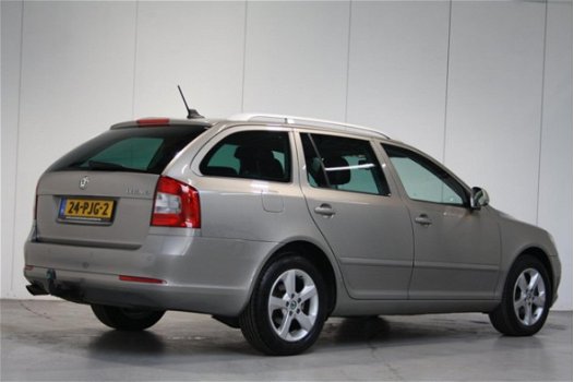 Skoda Octavia Combi - 1.2 TSI Elegance Business Line NAVI|LEER|TREKHAAK|PDC|XENON - 1