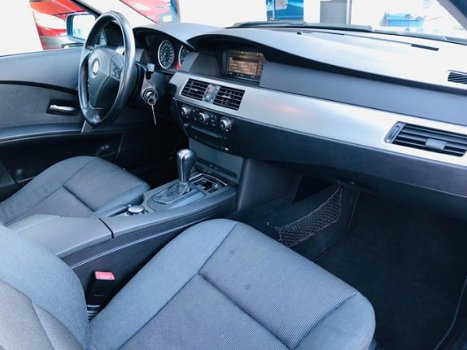BMW 5-serie Touring - 523i Executive Automaat, Schuifdak, PDC, Navi, Goed Onderhouden - 1