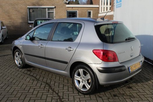 Peugeot 307 - 2.0-16V XT Pack Automaat. Super nette staat. Airco, trekhaak - 1