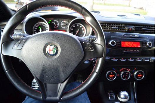 Alfa Romeo Giulietta - 1.4 T Distinctive CLIMA / CRUISE / LEER / PACK SPORT / 200PK - 1