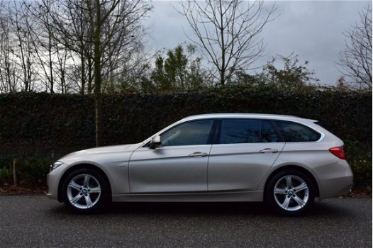 BMW 3-serie Touring - 318d Luxury | LEDER | NAVI | 2 x CHROME | TREKHAAK - 1