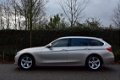 BMW 3-serie Touring - 318d Luxury | LEDER | NAVI | 2 x CHROME | TREKHAAK - 1 - Thumbnail