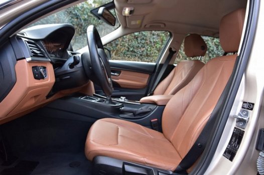 BMW 3-serie Touring - 318d Luxury | LEDER | NAVI | 2 x CHROME | TREKHAAK - 1