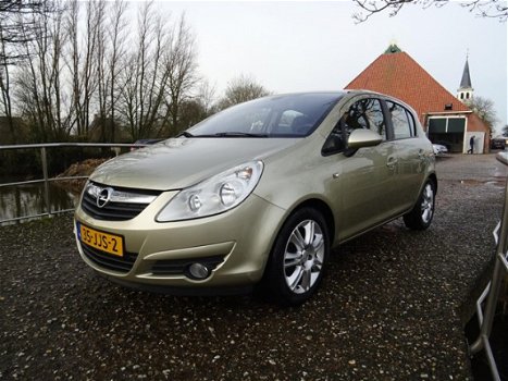 Opel Corsa - 1.4-16V Cosmo | Clima + Cruise nu € 3.975, - 1