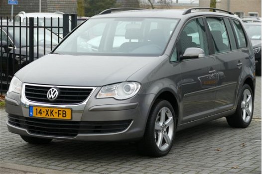 Volkswagen Touran - 1.9 TDI Comfortline Face Lift Model Trekhaak, Navi, Airco, Cruise, Park Sensors, - 1