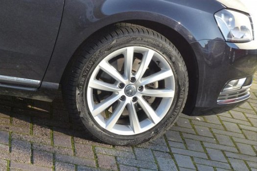 Volkswagen Passat Variant - 2.0 TDI Highline BlueMotion AUTOMAAT CLIMA CRUISE PDC NAVI KEYLESS BLUET - 1