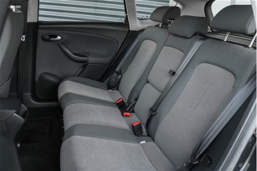 Seat Altea XL - 1.8 TFSI Style Automaat Trekhaak Verwarmde voorstoelen Parkeersensoren achter Climat - 1