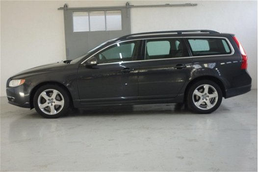 Volvo V70 - 2.0 D3 Momentum Stoelverwarming, Bluetooth, Automaat, Leer - 1