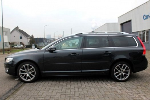 Volvo V70 - 2.0 D2 Inscription (B) + Xenon + Navi + S-Dak + Leder + 18 inch - 1