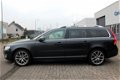 Volvo V70 - 2.0 D2 Inscription (B) + Xenon + Navi + S-Dak + Leder + 18 inch - 1 - Thumbnail