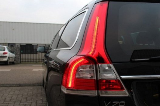 Volvo V70 - 2.0 D2 Inscription (B) + Xenon + Navi + S-Dak + Leder + 18 inch - 1