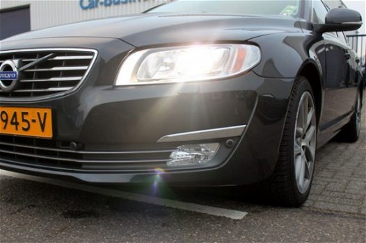 Volvo V70 - 2.0 D2 Inscription (B) + Xenon + Navi + S-Dak + Leder + 18 inch - 1